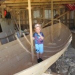 Деревянная лодка Кижанка стапель