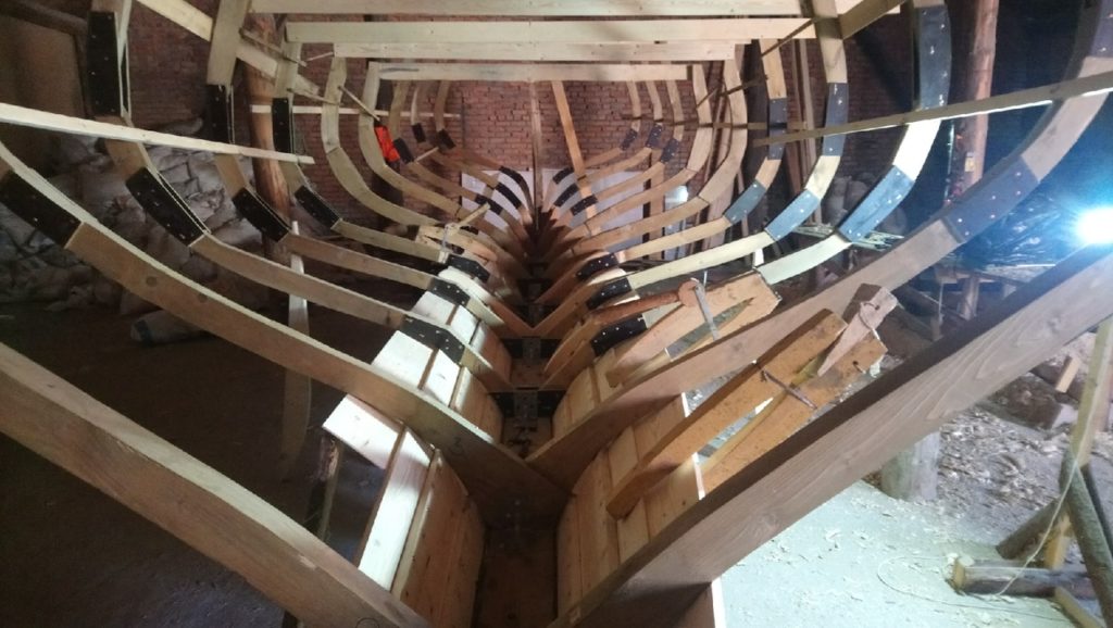 Поперечный набор корпуса деревянной яхты