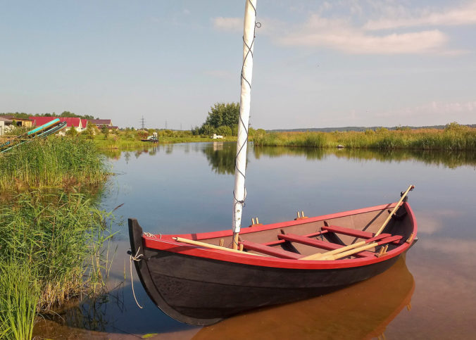 Лодка Valgerda с мачтой